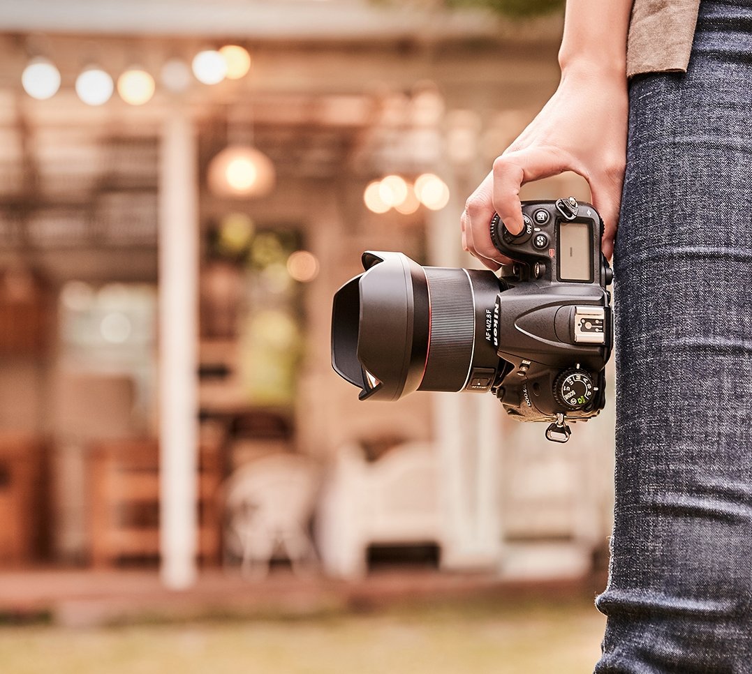 14mm F2.8 AF Weather Sealed Wide Angle with Lens Station (Nikon F) - Rokinon