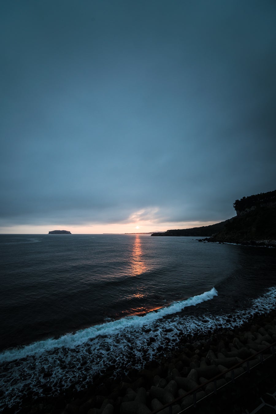 14mm F2.8 AF Wide Angle with Lens Station (Sony E) - Rokinon